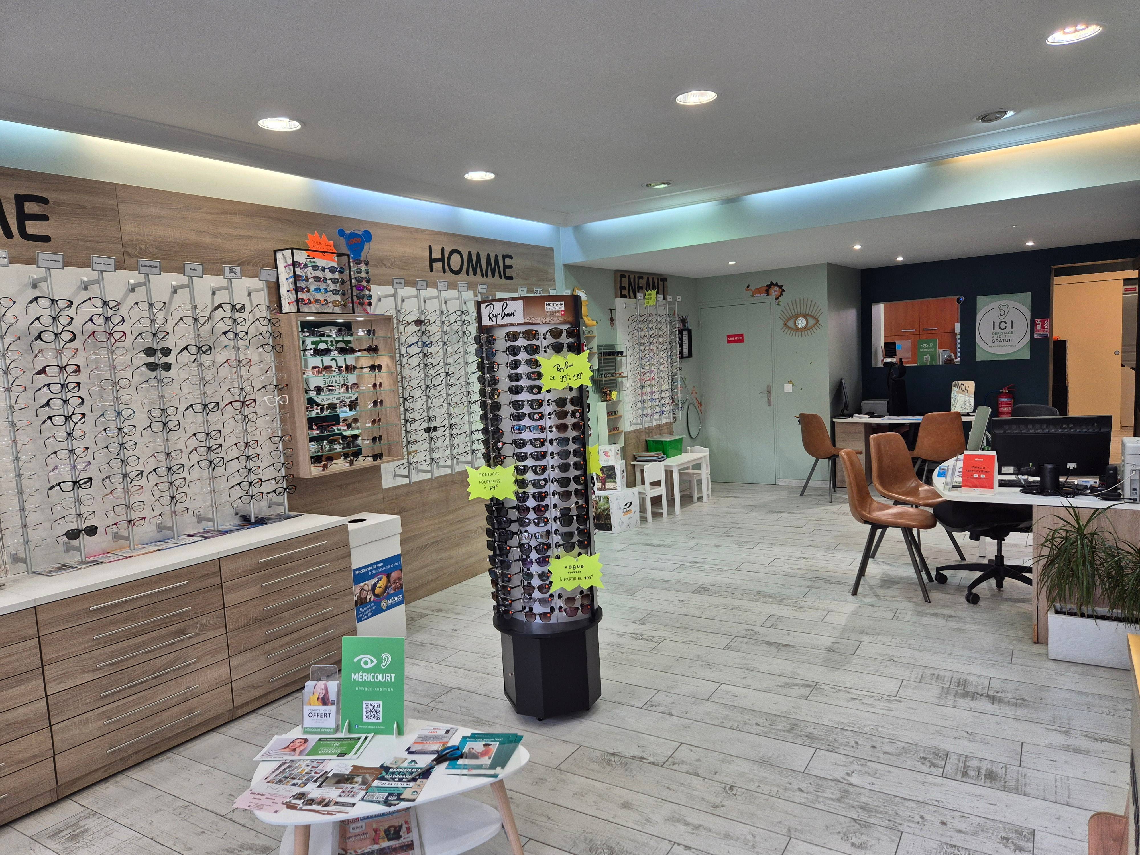 l'intérieur du magasin.